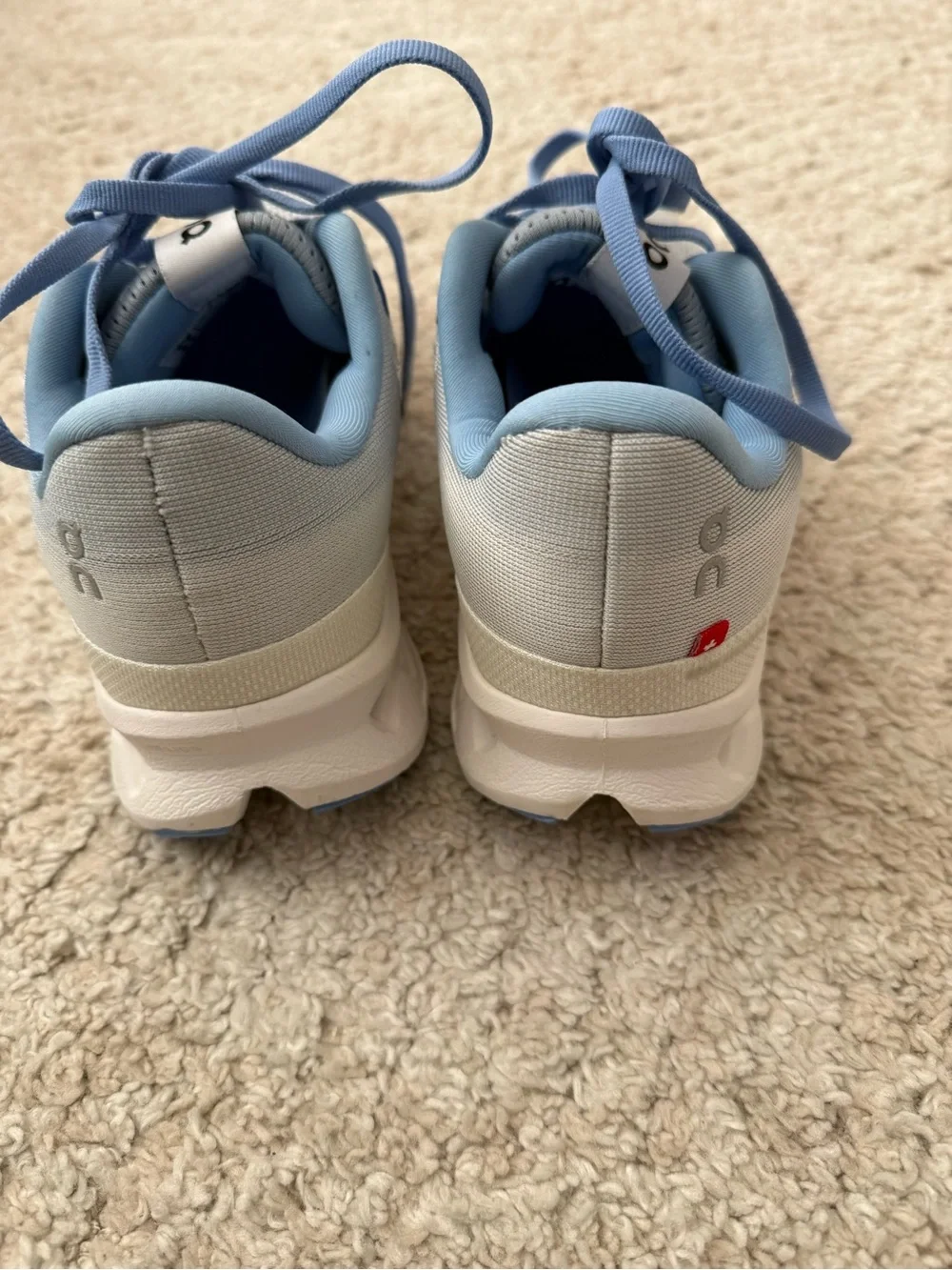 On Running Women's Cloudsurfer sneakers in the Heather/White colorway size 6 - Picture 8 of 12